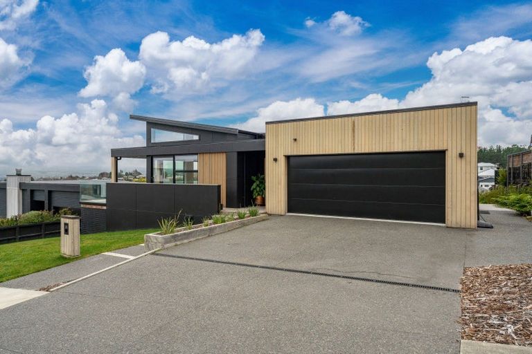 Photo of property in 33 Botanical Heights Drive, Waipahihi, Taupo, 3330