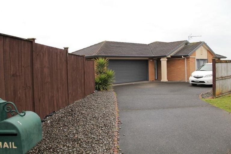 Photo of property in 22 Ashmere Lane, Weymouth, Auckland, 2103