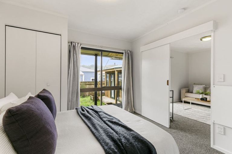 Photo of property in 32a Derwent Street, Island Bay, Wellington, 6023