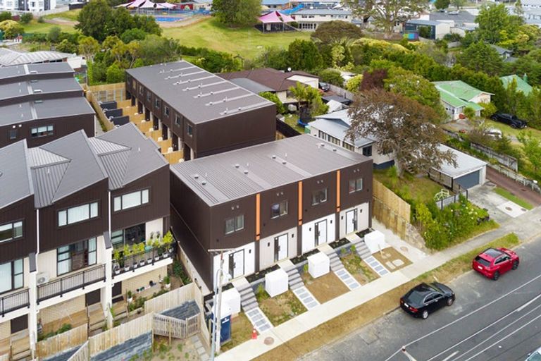 Photo of property in 9/52 Newington Road, Henderson, Auckland, 0612