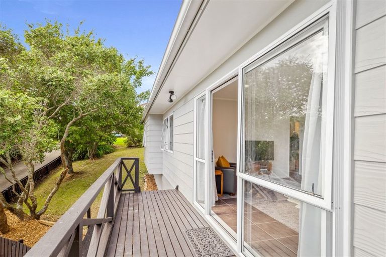 Photo of property in 34 Sungrove Rise, Sunnyvale, Auckland, 0612