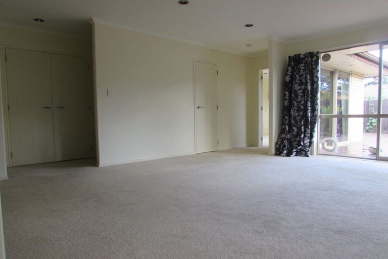 Photo of property in 60 South Kensington Way, Henderson, Auckland, 0612