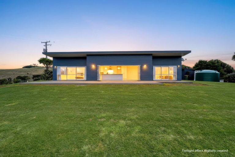 Photo of property in 3143 South Head Road, South Head, Helensville, 0874