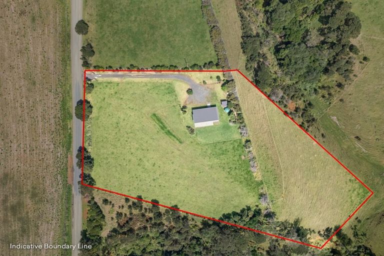 Photo of property in 3143 South Head Road, South Head, Helensville, 0874