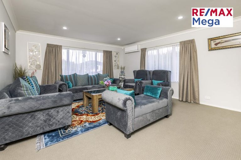 Photo of property in 10 Terrasini Drive, Flat Bush, Auckland, 2019