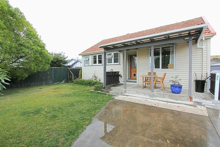 Photo of property in 19 Hammond Road, Taradale, Napier, 4112