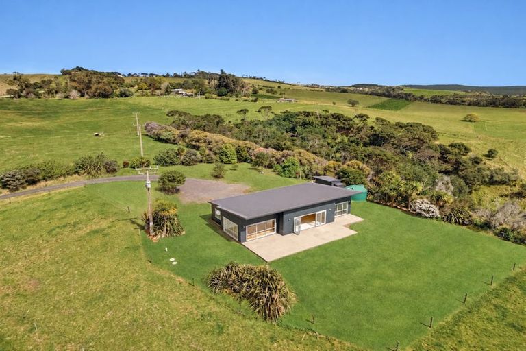 Photo of property in 3143 South Head Road, South Head, Helensville, 0874