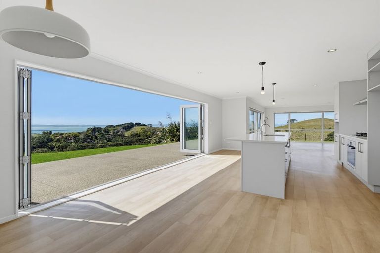 Photo of property in 3143 South Head Road, South Head, Helensville, 0874