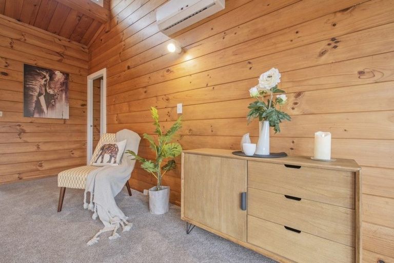 Photo of property in 2/15 Selwyn Crescent, Forrest Hill, Auckland, 0620