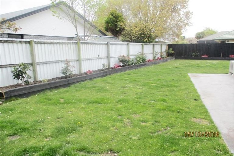 Photo of property in 28 Broadhaven Avenue, Parklands, Christchurch, 8083