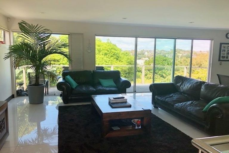 Photo of property in 1 Paterson Mews, Browns Bay, Auckland, 0630