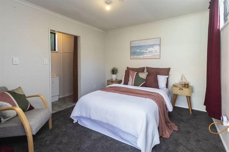 Photo of property in 11 Oakley Crescent, Hornby, Christchurch, 8042