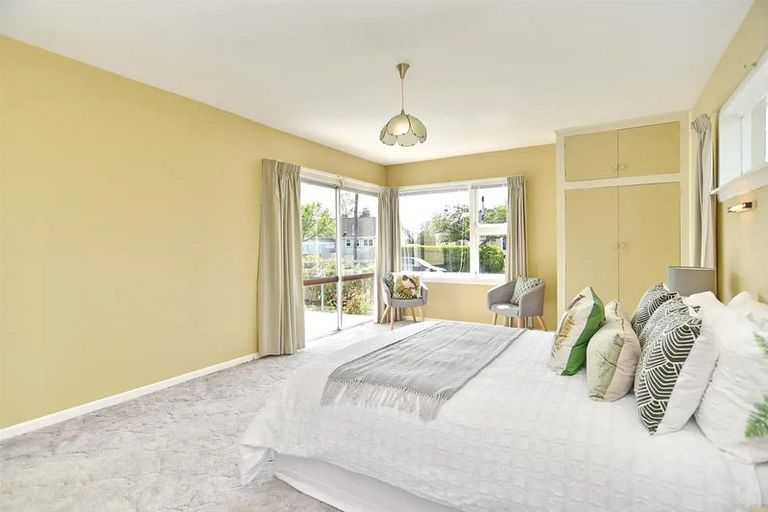 Photo of property in 17 Bateman Avenue, Bryndwr, Christchurch, 8053