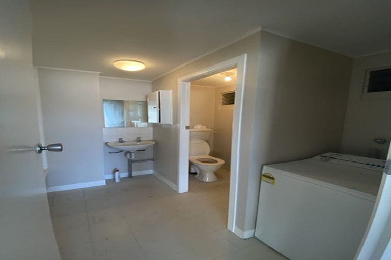 Photo of property in Churchill Flats, 213 The Terrace, Wellington Central, Wellington, 6011