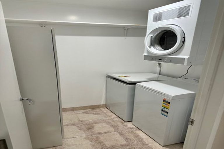 Photo of property in 4a/173 Hurstmere Road, Takapuna, Auckland, 0622