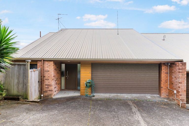 Photo of property in 1/16 Cairnbrae Court, Northcross, Auckland, 0632