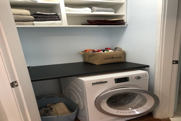 Photo of property in 105 Grant Road, Thorndon, Wellington, 6011