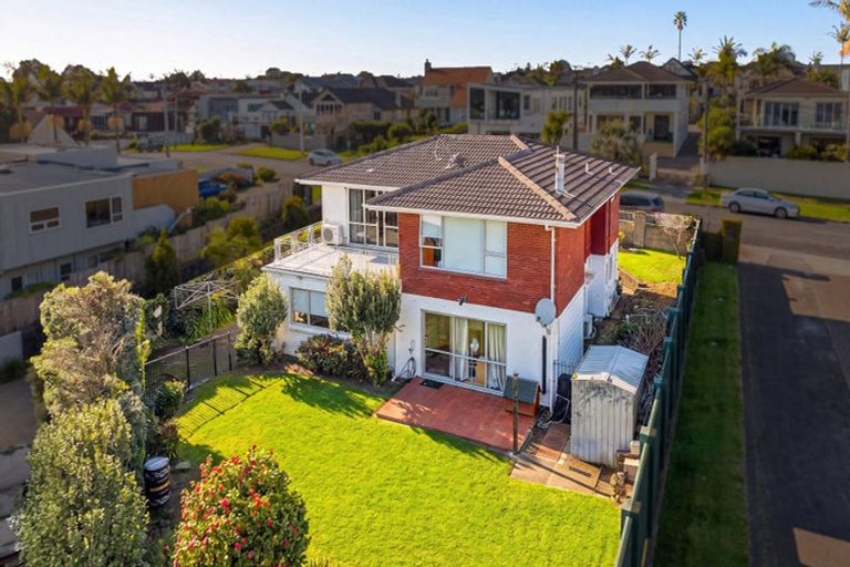 Photo of property in 19 Takutai Avenue, Bucklands Beach, Auckland, 2012