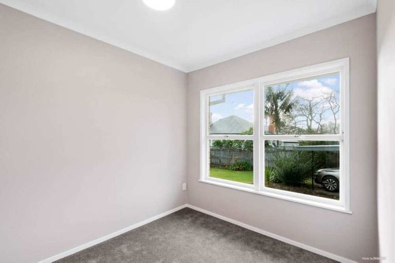 Photo of property in 95c Verbena Road, Birkdale, Auckland, 0626