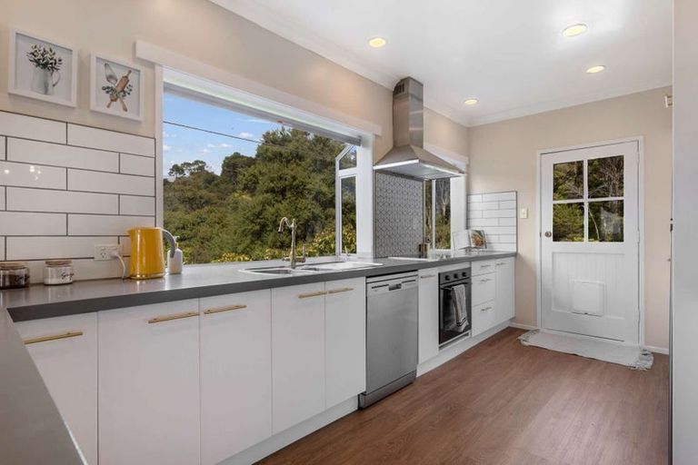 Photo of property in 3 Laingrange Place, Laingholm, Auckland, 0604