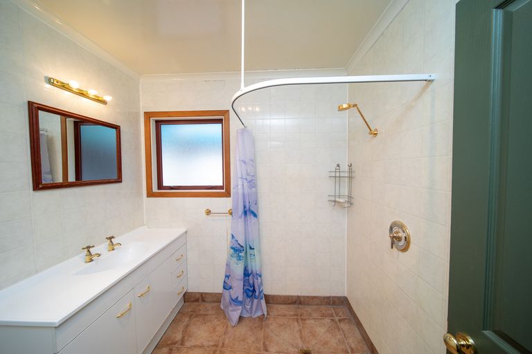 Photo of property in 2 Waenga Drive, Cromwell, 9310