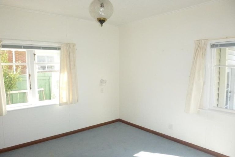 Photo of property in 145 Kings Crescent, Hutt Central, Lower Hutt, 5010