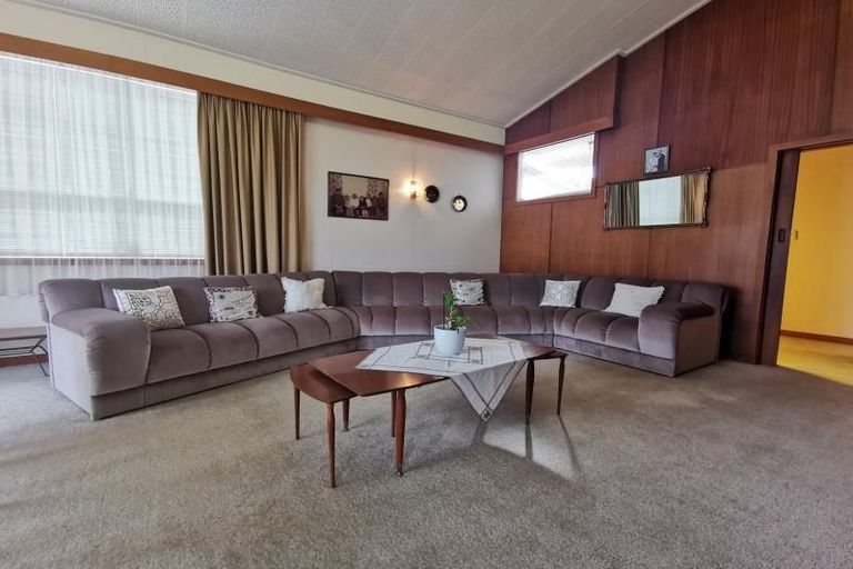 Photo of property in 5 Cherry Grove, Strathmore Park, Wellington, 6022