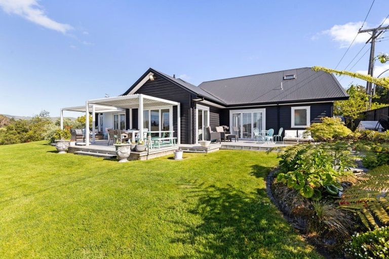 Photo of property in 51 Coutts Way, Fitzherbert, Palmerston North, 4410