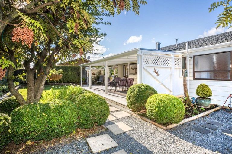 Photo of property in 16 Albatross Close, Whitby, Porirua, 5024