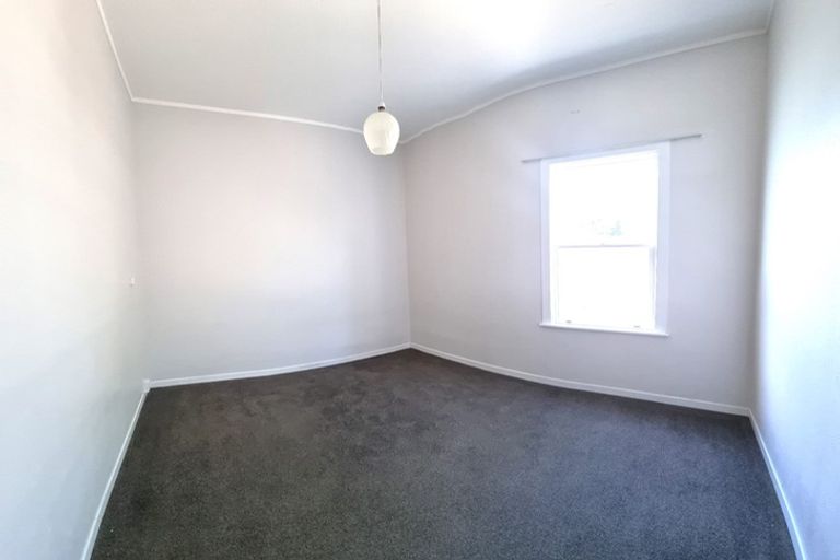 Photo of property in 10 Chesterton Street, Johnsonville, Wellington, 6037