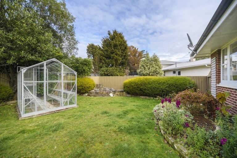 Photo of property in 6 Churchill Avenue, Hokowhitu, Palmerston North, 4410