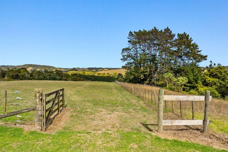 Photo of property in 11 Taylor Road, Waimauku, 0882