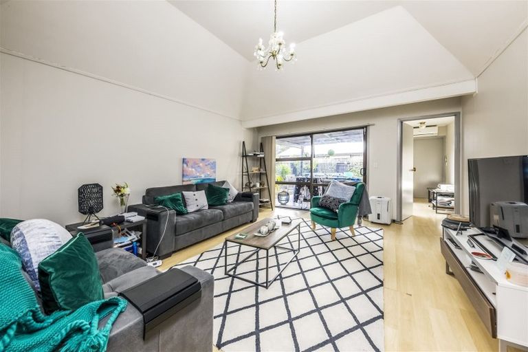 Photo of property in 1/1 Peguero Place, Totara Heights, Auckland, 2105