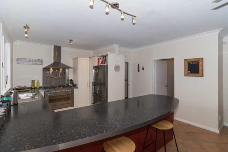 Photo of property in 31 Winston Avenue, Hokowhitu, Palmerston North, 4410