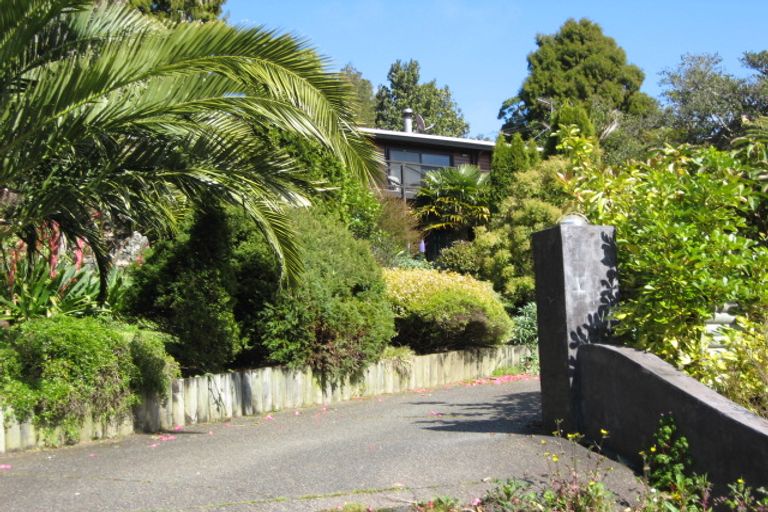 Photo of property in 554 Scenic Drive, Waiatarua, Auckland, 0612