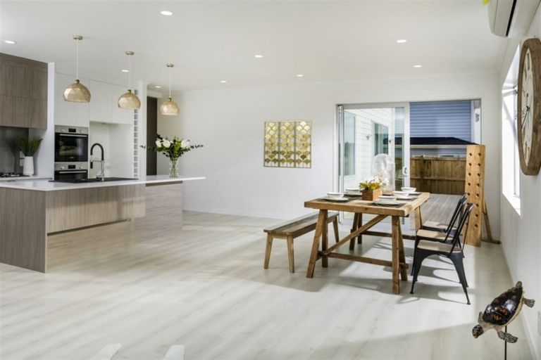 Photo of property in 39 Nobilo Road, Kumeu, 0810