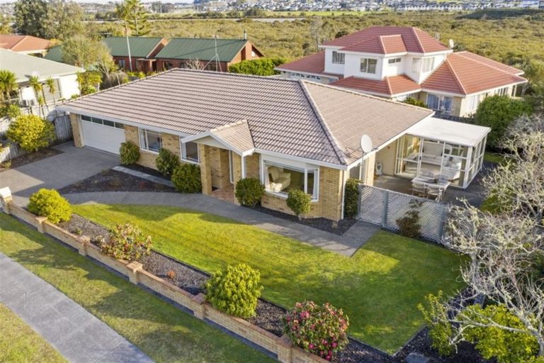 Photo of property in 156 Lakeside Drive, Orewa, 0931