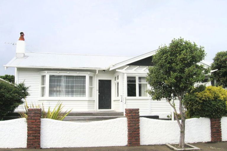 Photo of property in 48 Puru Crescent, Lyall Bay, Wellington, 6022