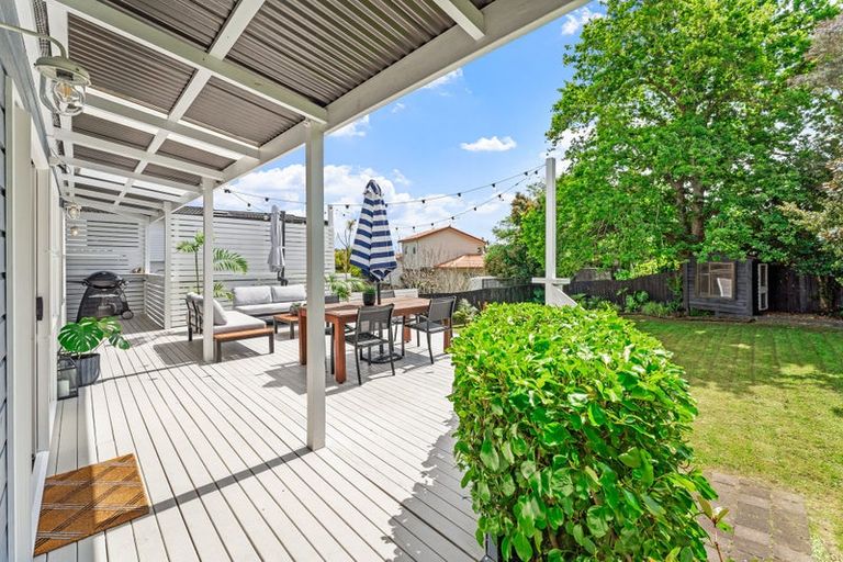 Photo of property in 122 Stanmore Bay Road, Stanmore Bay, Whangaparaoa, 0932