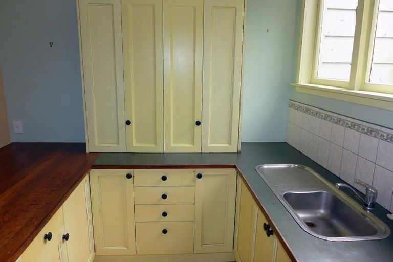 Photo of property in 1 Clyde Road, Bluff Hill, Napier, 4110