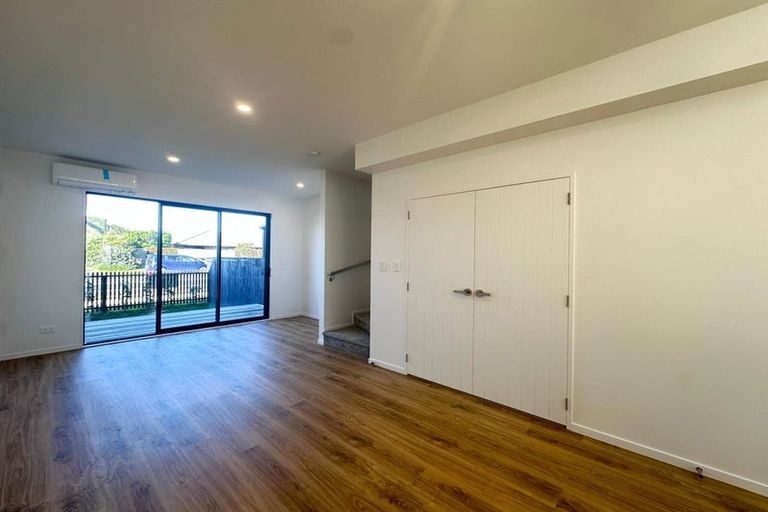 Photo of property in 2/103 Botany Road, Botany Downs, Auckland, 2010