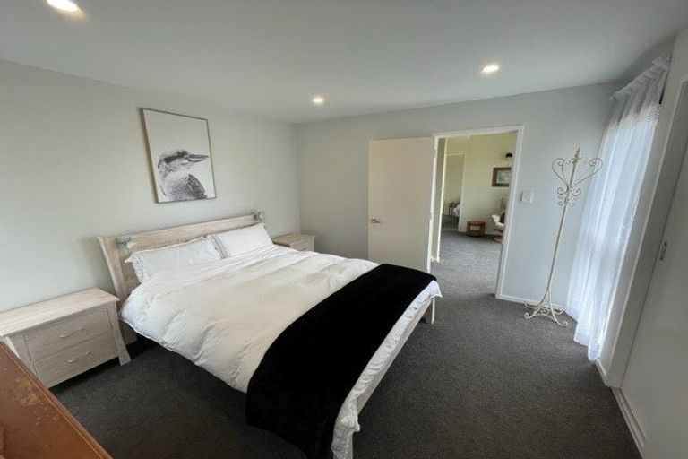 Photo of property in 8 Dalmeny Close, Murrays Bay, Auckland, 0630