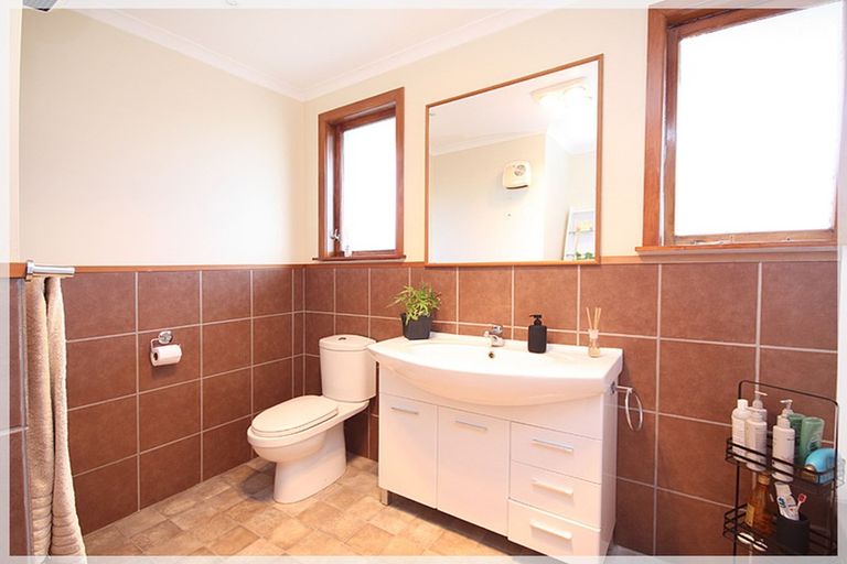 Photo of property in 2 Ngaire Street, Longburn, Palmerston North, 4412