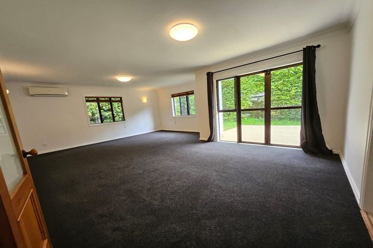 Photo of property in 2/5 Seacliffe Avenue, Belmont, Auckland, 0622