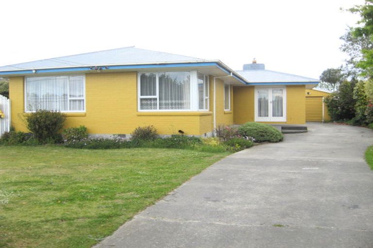 Photo of property in 83 Englefield Road, Northwood, Christchurch, 8051