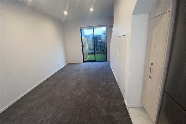 Photo of property in 7/24 Yeovil Road, Te Atatu Peninsula, Auckland, 0610