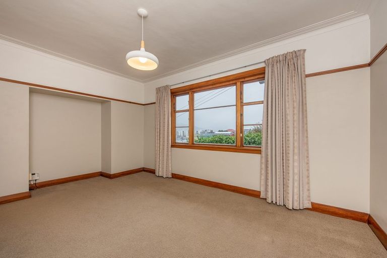 Photo of property in Ionian Flats, 123-125 Brougham Street, Mount Victoria, Wellington, 6011