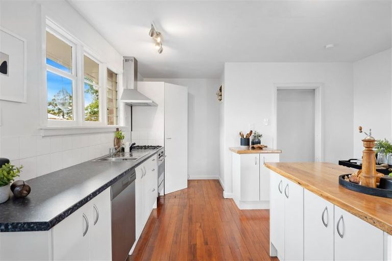 Photo of property in 13 Yeovil Place, St Albans, Christchurch, 8052