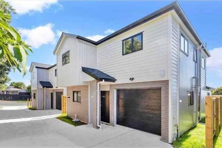 Photo of property in 3b Riverton Drive, Randwick Park, Auckland, 2105