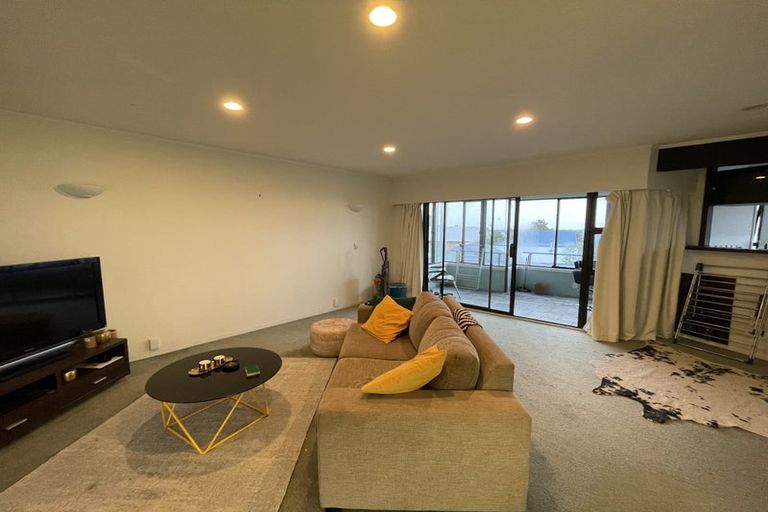 Photo of property in 1/64 Island Bay Road, Beach Haven, Auckland, 0626